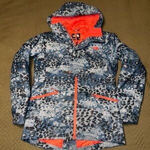 The North Face Blue Pink Leopard Ski Snowboard coat jacket Like New M Medium